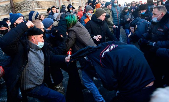 Параллели уличных протестов. Сценарий один. Да и исполнители уже как клоны