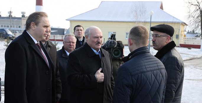 Лукашенко посещает Гродненскую область, его ждут на 'Молочном мире'