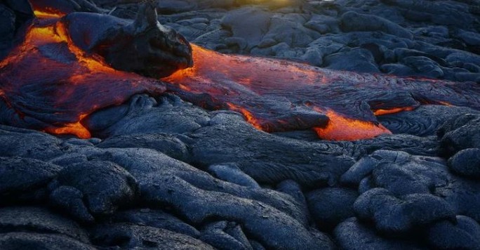 Шесть тысяч лет сна: в Исландии началось мощное извержение вулкана