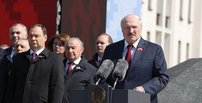 Александр Лукашенко: чем дальше уходят в историю события ВОВ, тем величественнее встает перед нами подвиг наших дедов