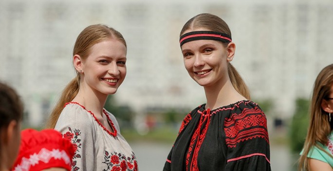 Фотоконкурс 'Сэлфі&фота з вышыванкай' стартует в Беларуси 1 июня