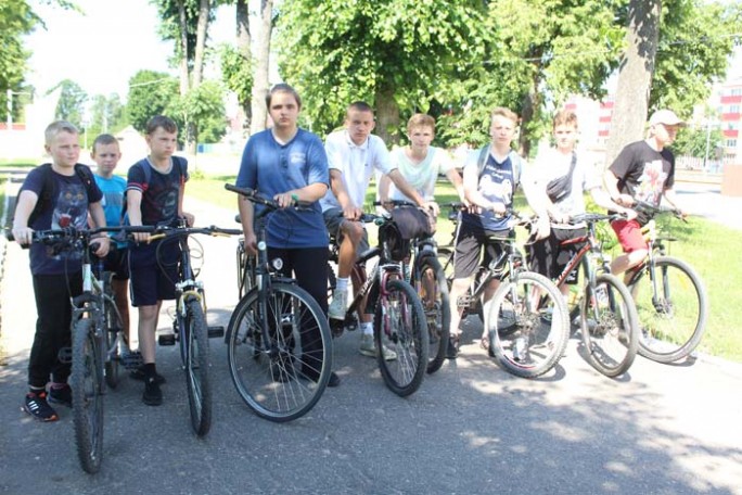 С велоквеста «Летняя велосипедия» стартовала «Неделя молодёжи» в Мостах