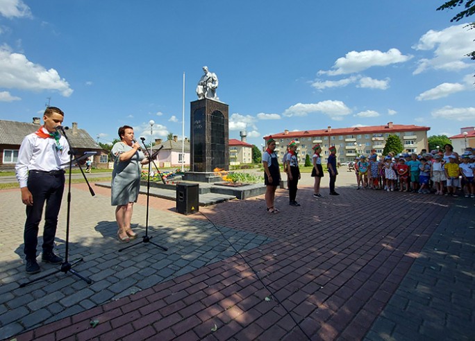 В Мостах состоялся митинг-реквием «Струна тревожной памяти звенит»