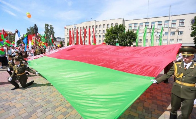 «Мы должны сберечь нашу страну». В Гродно состоялось торжественное открытие праздника в честь Дня Независимости