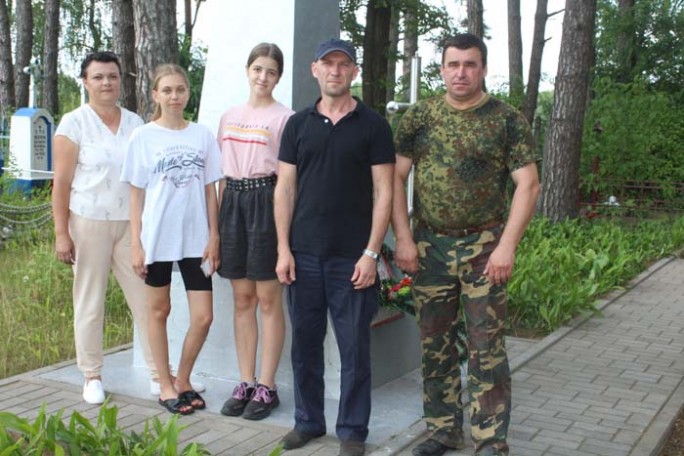 Эксперты-криминалисты Мостовского районного отдела ГКСЭ вместе со школьниками участвуют в патриотических акциях