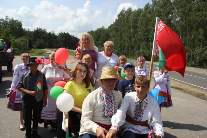 А вёска бурліць і віруе… У Курылавічах адбылося брэндавае мерапрыемства  “Вясёлы вазок – чатыры колы”