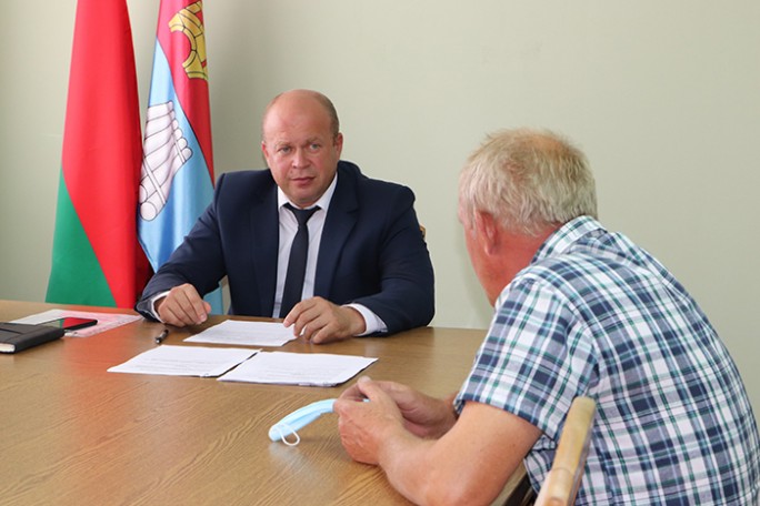 Порядок в городе, трудоустройство, ремонт жилья. Какие ещё проблемы привели мостовчан на приём к председателю райисполкома