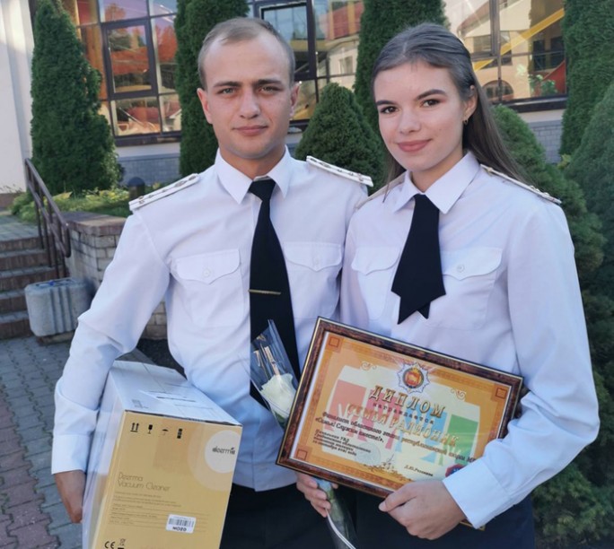 Когда служат вместе. Семья мостовчан Дмитрия и Дарьи Радионик стали финалистами областного конкурса