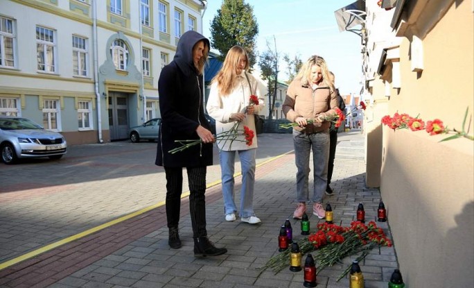 Сотрудники редакции газеты «Гродзенская праўда» почтили память погибшего при исполнении служебного долга сотрудника комитета госбезопасности