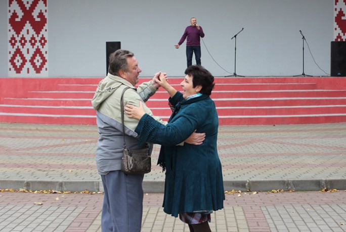 Вечер отдыха «Вальс листопада», приуроченный ко Дню пожилого человека, собрал активных мостовчан