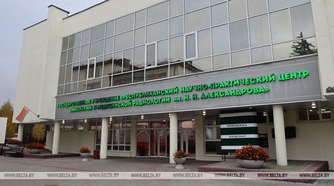 В графике Лукашенко снова медицинская тематика. Президент посещает клиники в Минском районе