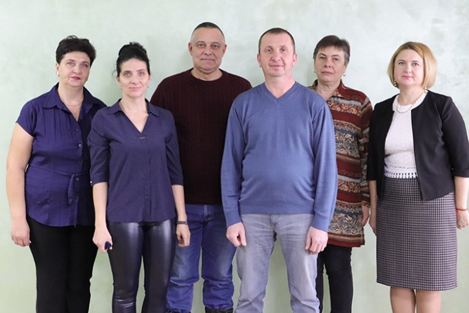 Сотрудники группы тылового обеспечения и финансов Мостовского РОВД отмечают профессиональный праздник