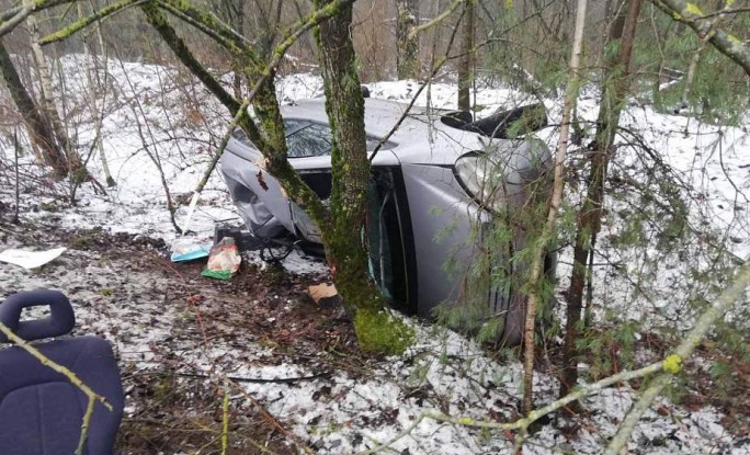 Авария под Гродно: автомобиль снесло в кювет, пассажиры и водитель госпитализированы