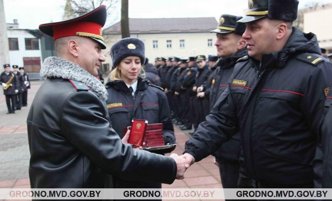 Замминистра внутренних дел Геннадий Казакевич вручил награды сотрудникам гродненской милиции