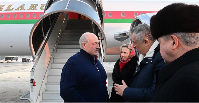 Александр Лукашенко в Санкт-Петербурге принимает участие в неформальной встрече лидеров стран СНГ