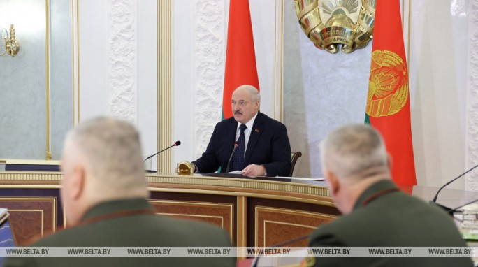 Лукашенко прогнозирует высокое обострение угроз военной безопасности Беларуси