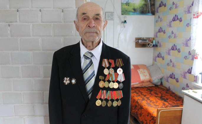 Заслуженная награда ветерана из Заполья Николая Бобко