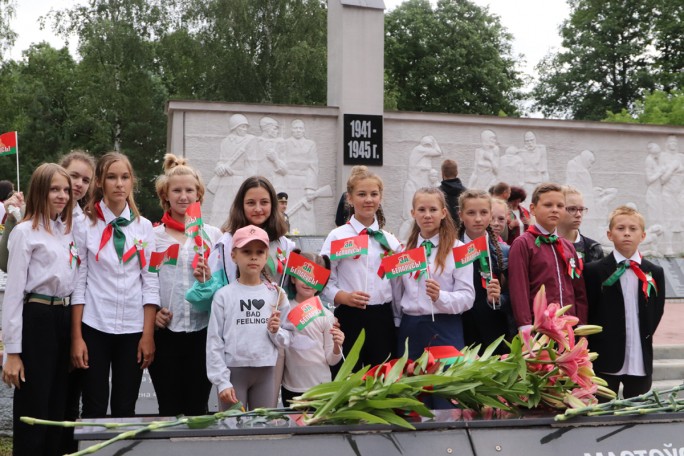 Не утихает наша память. На Мостовщине празднуют 78-ю годовщину со дня освобождения района от немецко-фашистских захватчиков