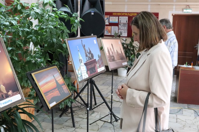 Виртуальная экскурсия. В Мостах открылась уникальная фотовыставка работ авторов Нижегородской области