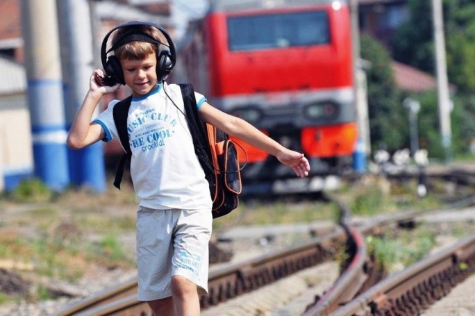 Шалость и невнимательность на железной дороге не остаётся безнаказанной, дети получают травмы различной тяжести
