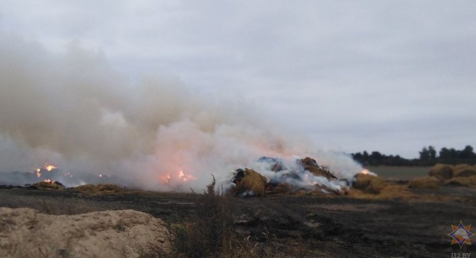 В Слонимском районе горела скирда соломы: потребовалась помощь спасателей