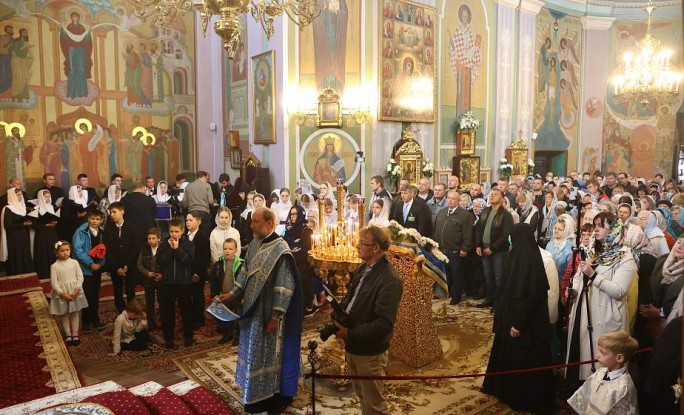 Наталья Кочанова принимает участие в мероприятиях по случаю празднования 30-летия со дня возрождения Свято-Рождество-Богородичного женского монастыря