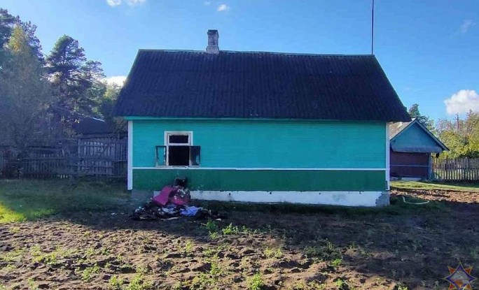 В Мостовском районе горел частный дом, пострадал хозяин