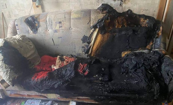 В Сморгони работник МЧС спас человека из горящей квартиры