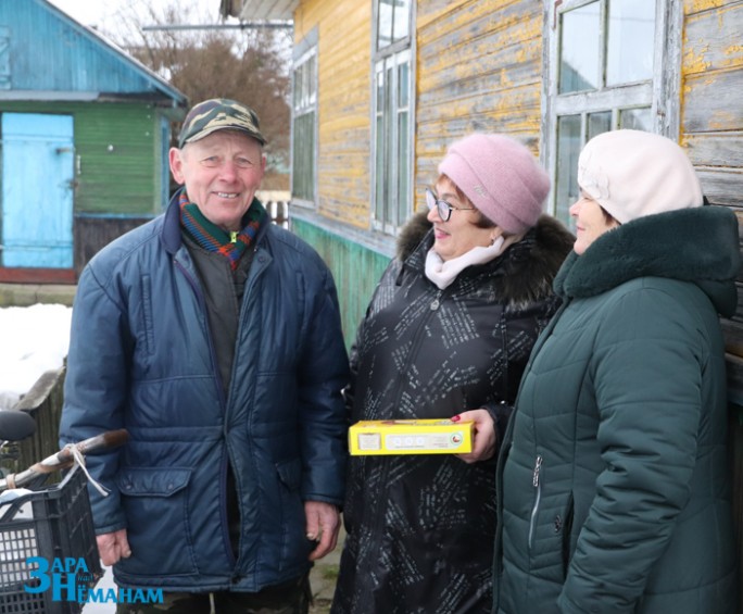 Праздник в каждый дом. Узники Здислав Кушмар и Михаил Кучевский в рамках акции «С Новым годом, ветеран!» принимали поздравления