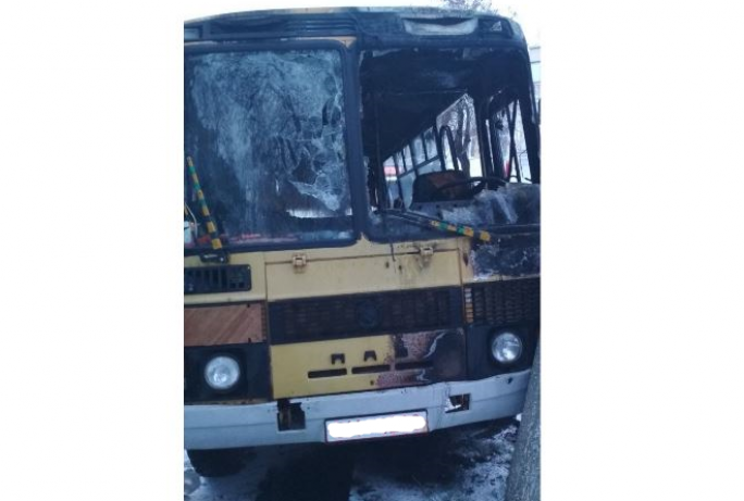 Автобус, перевозивший детей, загорелся прямо на проезжей части в Волковыске