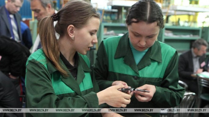Свыше 90 тыс. молодых людей вовлечено во временную или вторичную занятость в Беларуси