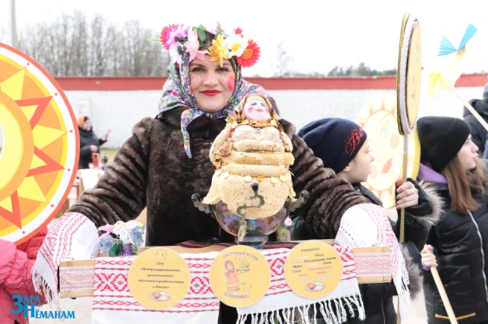 Блинные канапе, блинные мешочки с начинкой и блинный домик. Мостовчан приглашают поучаствовать в районном смотре-конкурсе «Блинные фантазии»