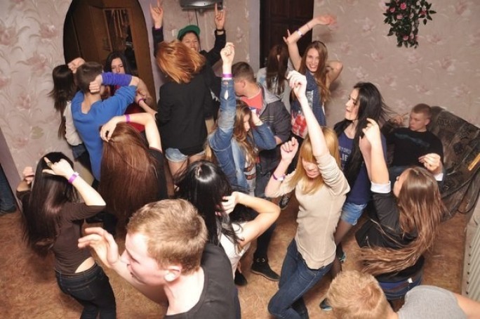 Чем завершилась вечеринка в стиле «флэт» для мостовских подростков