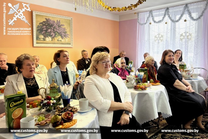 В рамках акции «От всей души» Председатель ГТК посетил пожилых людей из территориального центра социального обслуживания населения Ошмянского района