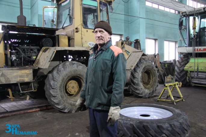 В сельхозпредприятиях Мостовщины ставят на линейку готовности всё больше техники