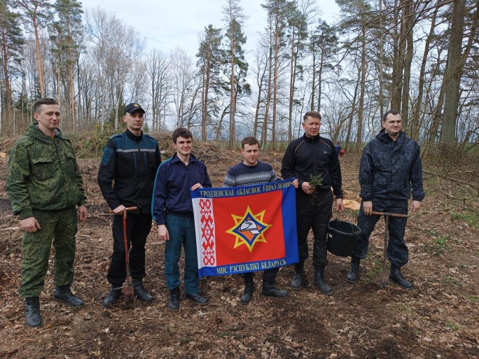 Спасатели Мостовского районного отдела по ЧС присоединились к акции «Неделя леса – 2024»