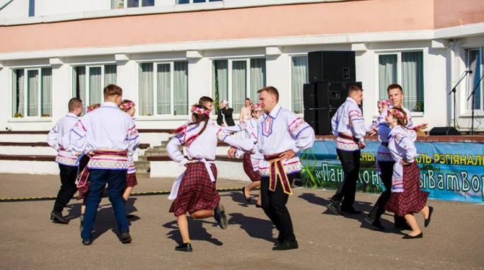 Танцы, арт-пикник и флешмоб ждут гостей на празднике кадрили в Мостовском районе