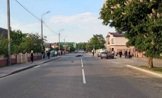 В Новогрудке мотоциклист погиб, попав сразу под две машины