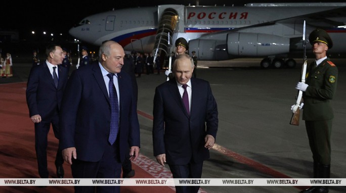 Лукашенко - Путину: белорусский народ будет очень рад узнать, что вы приехали к нам