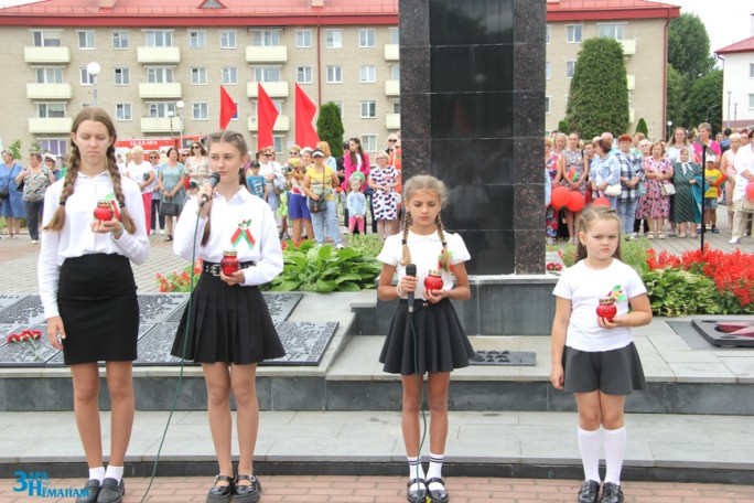 Помним прошлое, строим настоящее. В Мостах прошёл митинг, посвящённый Дню Независимости Республики Беларусь и 80-летию освобождения от немецко-фашистских захватчиков