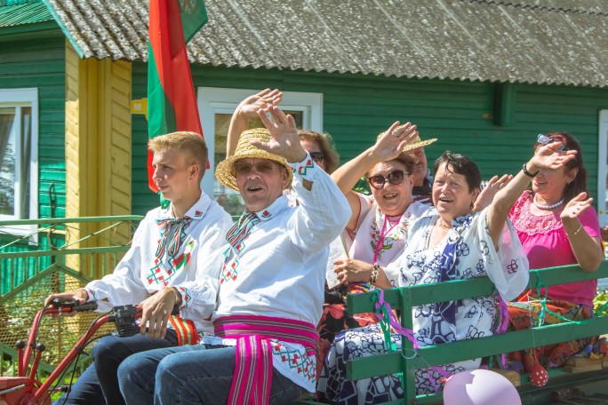 Отдых и телом, и душой, и мыслями: как брендовое мероприятие «Весёлая повозка ‒ четыре колеса» вновь объединило жителей Мостовщины