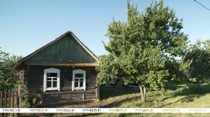 Почему Лукашенко призывает покупать пустующие дома в деревнях