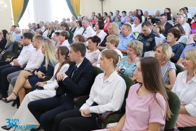 Качество во всём! На августовской конференции педагоги Мостовщины подвели итоги работы и определили задачи на будущее