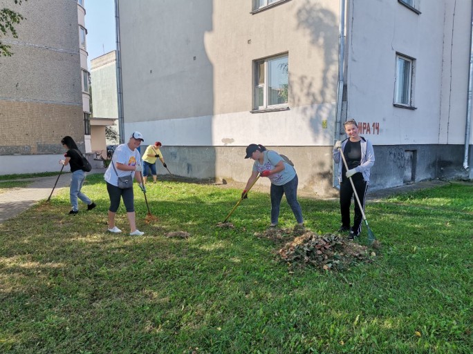 ФОТОФАКТ. На субботник вышли медики Мостовской ЦРБ