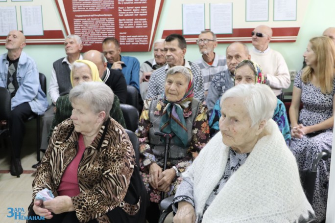 Опыту и мудрости – поклон! С Днём пожилых людей поздравили проживающих Мостовского социального пансионата «Принеманье»