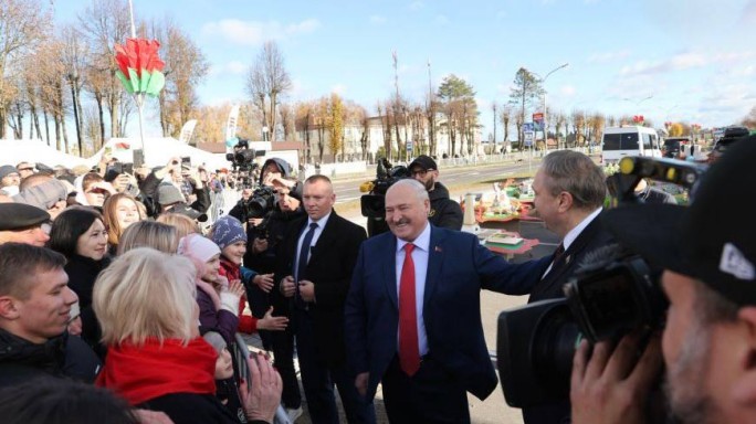 «Есть хлеб - будет мир, будет и песня!»