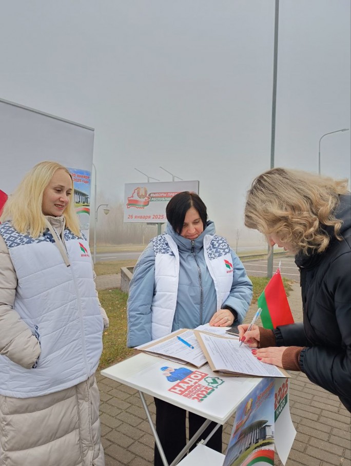 В Мостах прошёл пикет по сбору подписей для выдвижения кандидатов в Президенты Республики Беларусь.