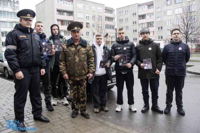 Город без трафаретов. Сотрудники Мостовского РОВД вместе со школьниками провели профилактический рейд