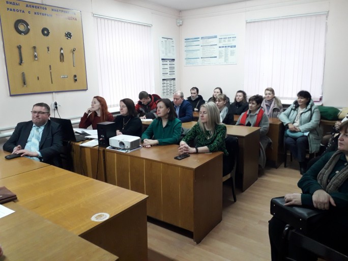 Парламентарий Надежда Хальцова и заместитель председателя райисполкома Сергей Горошко встретились с коллективом Мостовского РУП ЖКХ