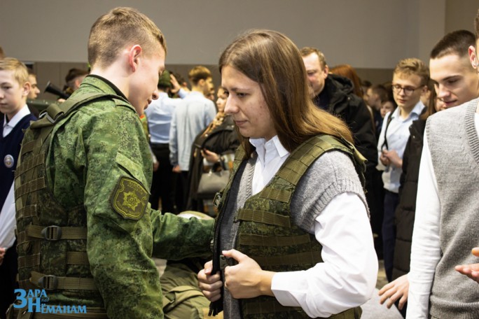 Есть такая профессия ‒ Родину защищать: рассказываем, чем удивили военные вузы на дне открытых дверей в Мостах